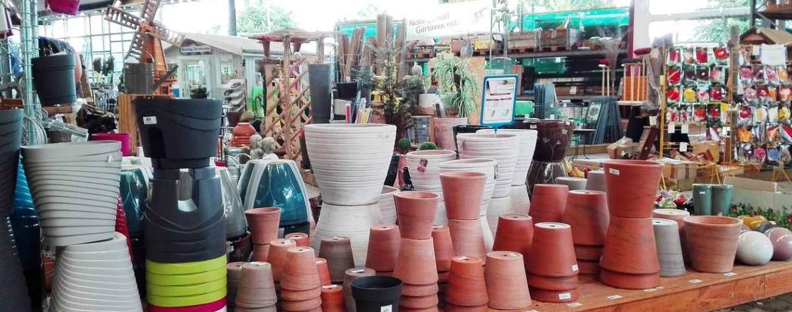 Töpfe und Pflanzgefäße für dem Garten in unserem Gartenmarkt